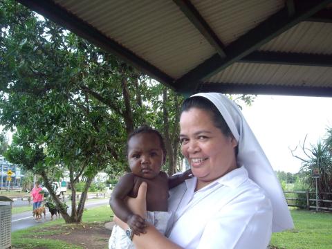 Durante su tiempo en Australia en 2008, la Hna. María Valentina Rebollos Paragas trabajó con personas descendientes de los pueblos aborígenes de la ciudad de Darwin, Territorio del Norte. (Foto: cortesía Hna. María V. Rebollos P.)