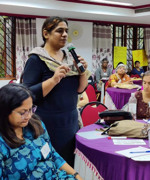 Anita Cheria, activista católica de derechos humanos, habla durante la jornada de formación sobre la Célula de Reparación de Abusos, celebrada del 19 al 21 de enero en Calcuta, India. (Foto: cortesía Anita Cheria)