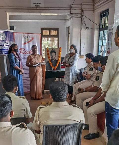 Con motivo de la festividad de santa Josefina Bhakita, patrona de las víctimas de la trata de seres humanos, se celebró en la comisaría de Calangute (Goa) una sesión de sensibilización sobre la trata de seres humanos. (Foto: cortesía Grasy Rodrigues)