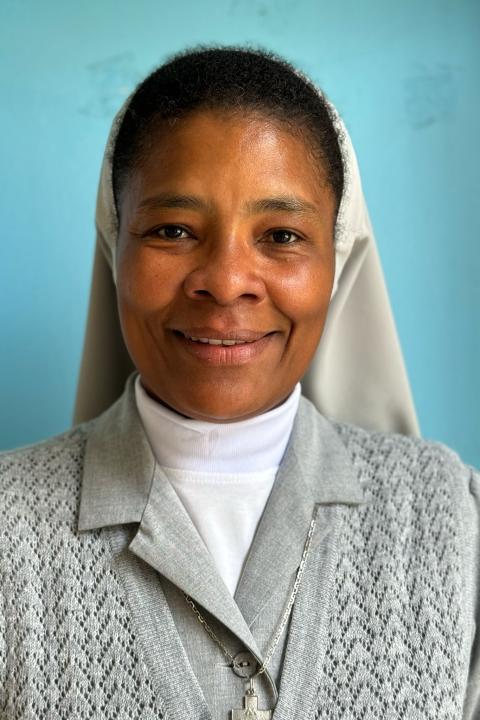 La Hna. Blanca Meza, de la Congregación Hermanas Misioneras de María Inmaculada y Santa Catalina de Siena en Colombia, posa para una foto el 24 de noviembre del 2024 en Córdoba, Argentina. Meza compartió con religiosas y religiosos algunas de las dificultades relacionadas con el racismo que católicos afrocolombianos, y otros, enfrentan como miembros o aspirantes a la vida religiosa. (Foto: GSR/Rhina Guidos) La Hna. Blanca Meza, de la Congregación Hermanas Misioneras de María Inmaculada y Santa Catalina de Siena en Colombia, posa para una foto el 24 de noviembre del 2024 en Córdoba, Argentina. Meza compartió con religiosas y religiosos algunas de las dificultades relacionadas con el racismo que católicos afrocolombianos, y otros, enfrentan como miembros o aspirantes a la vida religiosa. (Foto: GSR/Rhina Guidos)