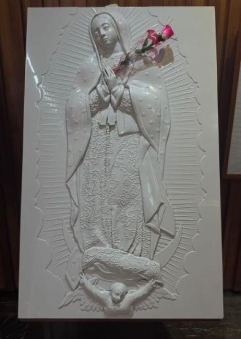 El Instituto Italiano de Cultura en México donó en 2009 esta escultura a la Basílica de Nuestra Señora de Guadalupe para que también las personas ciegas pudieran venerar la imagen. (Foto: GSR/Rhina Guidos)
