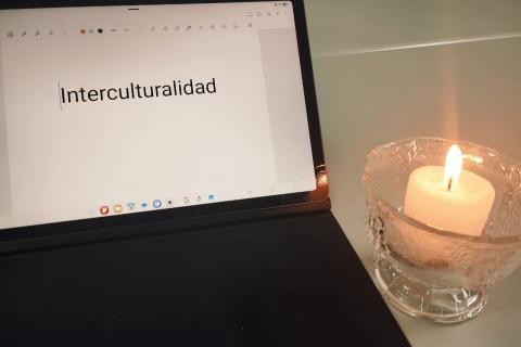 Escribir sobre la interculturalidad es también un acto de memoria y gratitud por cada encuentro que transforma. (Foto: Vuelo en V)