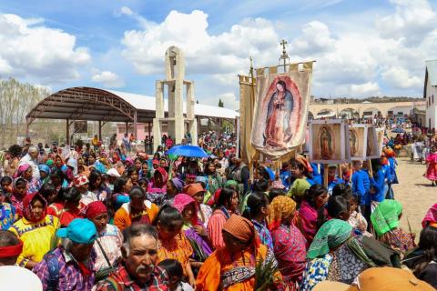 El Domingo de Ramos en Norogachi, Chihuahua, abre la Semana Santa rarámuri, la celebración más importante para las comunidades que las religiosas han acompañado durante generaciones. (Foto: Eduardo Cordero)