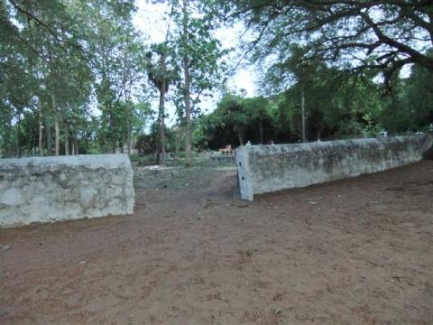 A wall divides Dalit and non-Dalit cemeteries on Catholic Church grounds in the southern Indian state of Tamil Nadu. (Courtesy of Robancy Amal Helen)