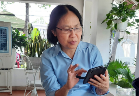 Anna Pauline Ngo Thy Ngo Sr. Anna Pauline Ngo Thy Ngo of the Dominican Sisters of St. Catherine of Siena offers medical advice to a COVID-19 patient over the phone. Ngo is a doctor at Thong Nhat General Hospital in Bien Hoa, Dong Nai province. (Courtesy Anna Pauline Ngo Thy Ngo)