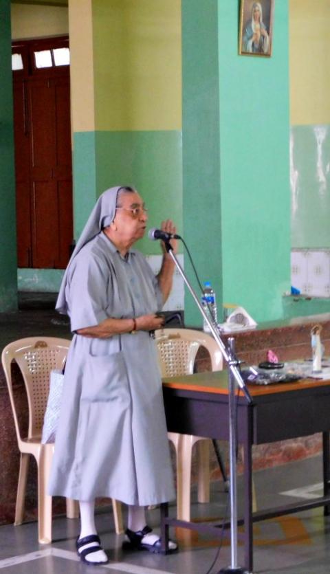 Franciscan Hospitaller Sr. Rosita Gomes speaks to the students of Mary Immaculate School, Panaji, Goa, in October. (Provided photo) Franciscan Hospitaller Sr. Rosita Gomes speaks to the students of Mary Immaculate School, Panaji, Goa, in October. (Provided photo)