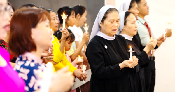 Vietnamese sisters inspire young people to marry, start families