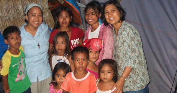 Cuando el tifón en Filipinas lo destruyó todo, la Eucaristía nos sostuvo