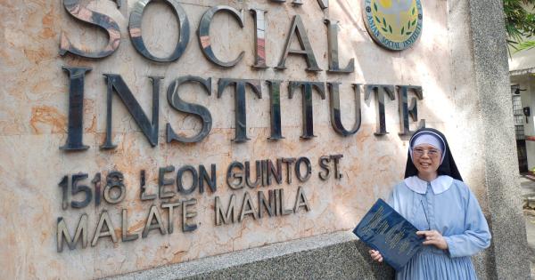 ENTREVISTA | La religiosa que anima a pintar a las ancianas abandonadas en Filipinas