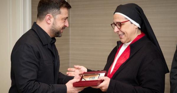 Ukrainian President Zelenskyy honors Dominican Sr. Lucía Caram for war relief efforts