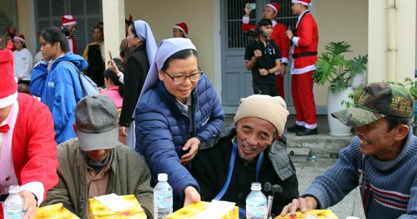 Vietnamese nuns, disaster victims rebuild Christmas from debris and share hope