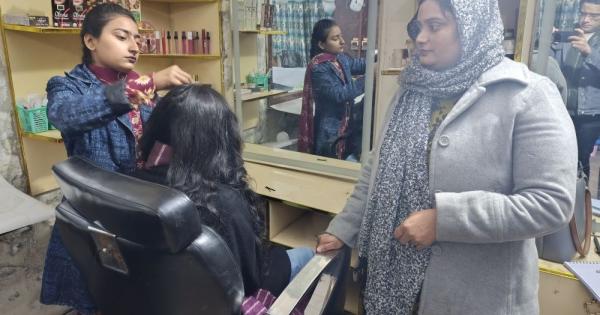 'Secular nun' in Pakistan offers skills training to women in need
