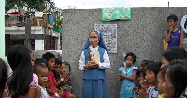 Q&A with Sr. Evangelina Canag, accompanying children living in a Philippine cemetery