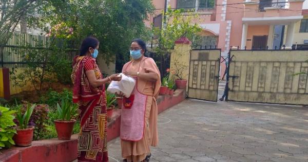 On the phone from miles away, sister doctors in India counsel on COVID-19