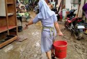 Sister of the Daughters of St. Anne helped residents clean up mud in Bagong Silangan, an area of Quezon City in metropolitan Manila after flooding caused by Typhoon Ulysses, the local name for Typhoon Vamco, which hit the region Nov. 11. (Courtesy of Daug
