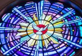 Holy Spirit represented in a stained glass window (Unsplash/Mateus Campos Felipe)