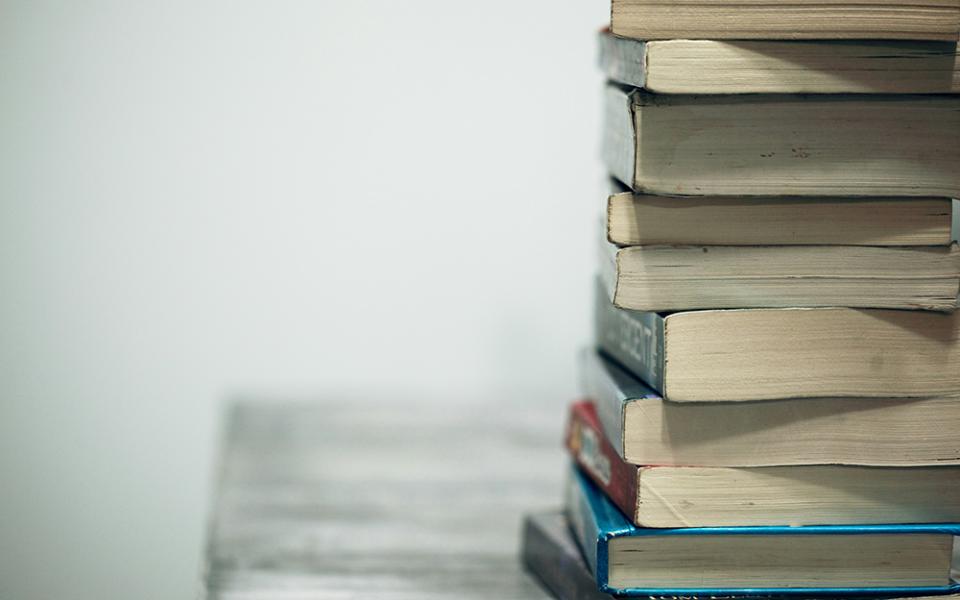 A pile of books (Unsplash/Alexander Grey)