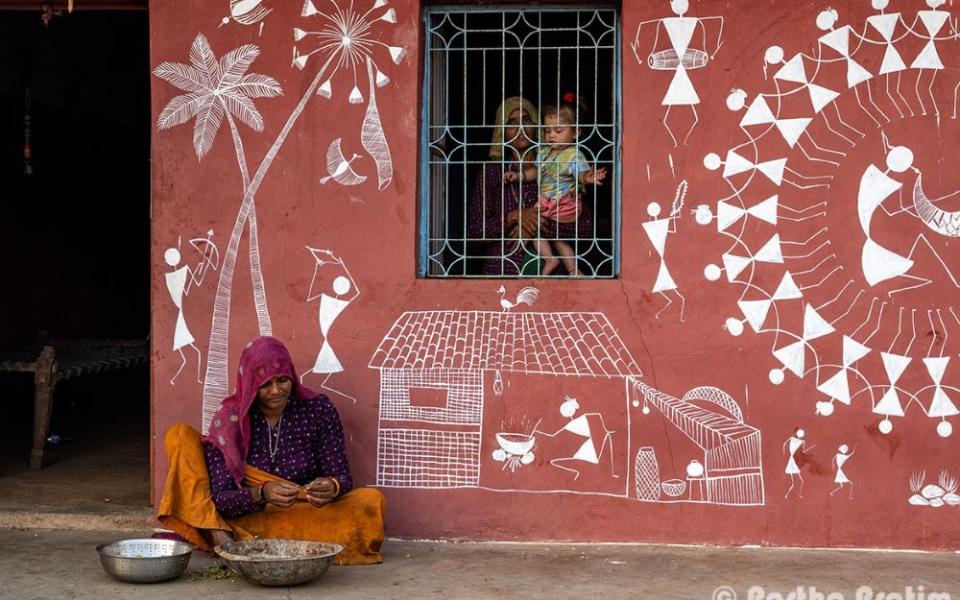 Warli painting is a traditional tribal art form from Maharashtra, India. (Wikimedia Commons/Sahakol41)