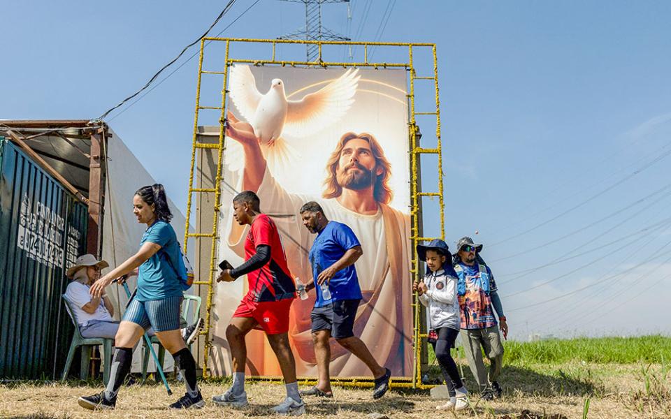 Pilgrims heading to the Basilica of the National Shrine of Our Lady of Aparecida pass a painting of Jesus along the Presidente Dutra Highway in São José dos Campos, Brazil, Oct. 9, 2026. (OSV News/Reuters/Roosevelt Cassio)