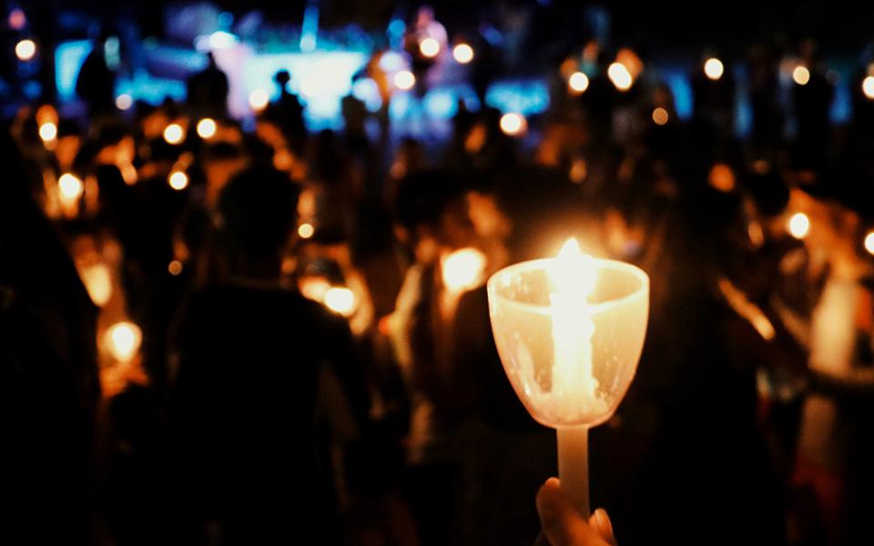 Candlelight vigil (Unsplash/Wendy Zhang)