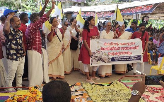 Medical Mission Srs. Theramma Prayikalam and Philomine Mary Thakadiyel led a delegation of their congregation to the grounds in Vizhinjam, India, where the fishing community is protesting the construction of an international port. (GSR photo/Thomas Scaria