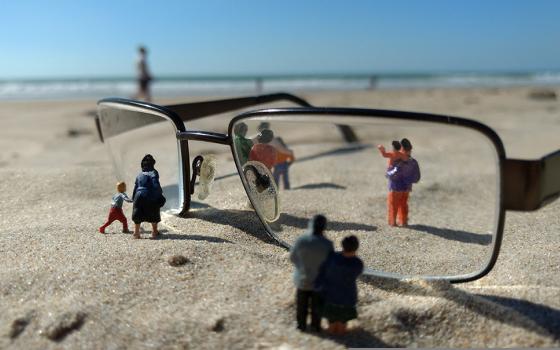 Eyeglasses looking at miniature people (Pixabay/Wilfried Pohnke)