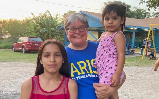 Mercy Sr. Jennifer Wilson and children from the Arise Adelante summer program (Theresa Saetta)