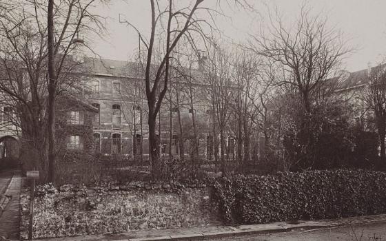 A 1904 photograph of Hospice des Dames du Calvaire by Union Photographique Française (Wikimedia Commons/Musée Carnavalet, Histoire de Paris)