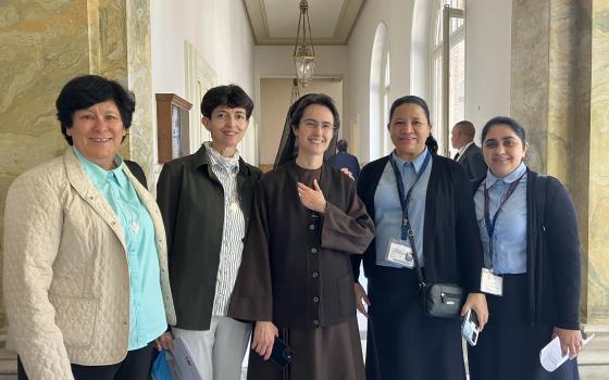 La hermana María Elena Méndez Ochoa y hermanas de la delegación de Catholic Extension en Roma junto a la hermana Raffaella Petrini (Foto: cortesía María E. Méndez O.)
