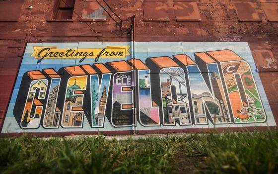 Mural on a brick wall that says, "Greetings from Cleveland" (Wikimedia Commons/Erik Drost)