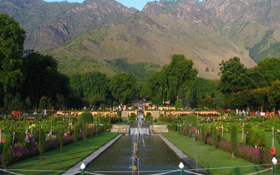 Mughal gardens in the Srinagar district of Jammu and Kashmir, India. (Wikimedia Commons/Sheikhaijaz 786)