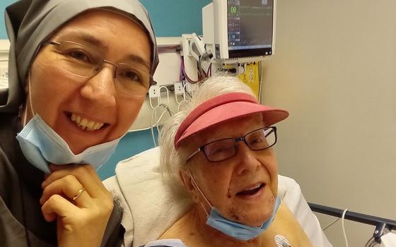 Mater Dei Sr. Natalia Vazquez visits Fr. Gérald Quintal at the Jewish General Hospital in Montreal in November 2023. (Courtesy of Natalia Vazquez)