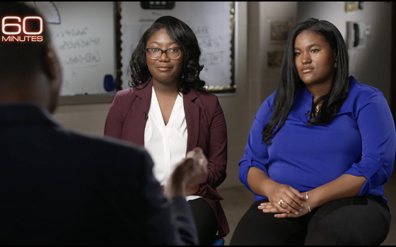 CBS News' Bill Whitaker interviews Ne'Kiya Jackson and Calcea Johnson on 60 Minutes (NCR screenshot/CBS News)