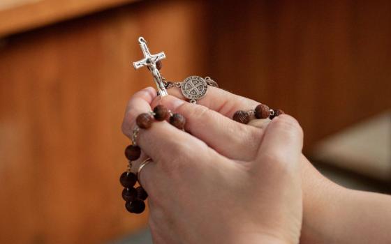 hands holding rosary