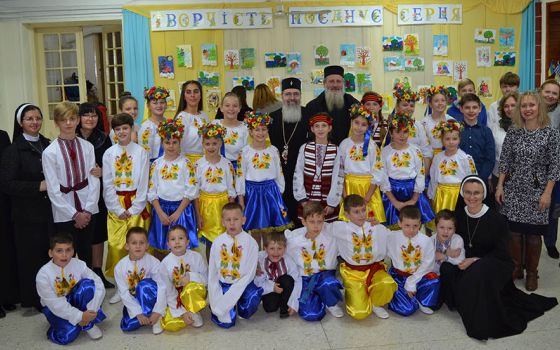 Basilian sisters with students of the Ukrainian Saturday school of Berehynia, a cultural and educational center in Athens for Ukrainians who emigrated to Greece.