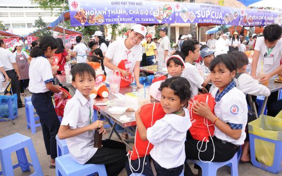 Children enjoy the different foods at the Christmas festival in the Archdiocese of Ho Chi Minh City. (Nguyen)