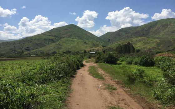 View of a road in the South Kivu region of Democratic Republic of Congo (Wikimedia Commons/Akyubwa)