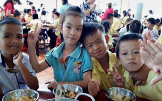 Students have fun during lunch at Vi Nhan School in Buon Ma Thuot City of Daklak Province, Vietnam. (Leanne Hoang)