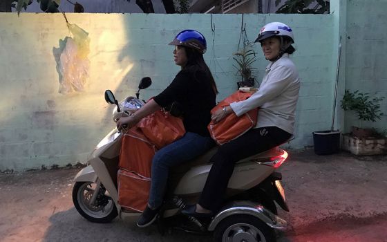 Maria Thao and Mary Nguyen Thi Phuong Lan (Nguyen) deliver gifts to those living in poverty. (Provided photo)