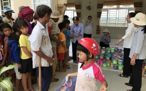 Stieng ethnic villagers exchange tokens for food with Divine Providence sisters at the convent. (GSR photo)