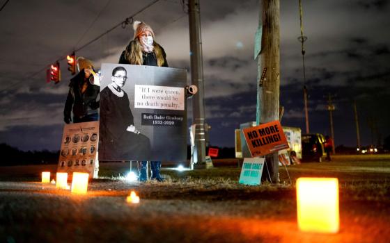 A pro-life supporter demonstrates against federal executions near the U.S. Penitentiary in Terre Haute, Indiana, Jan. 15. (CNS/Reuters/Bryan Woolston)