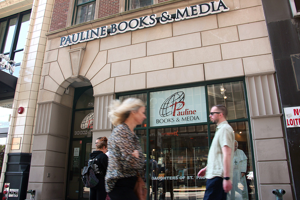 Pedestrians pass Pauline Books and Media on Michigan Avenue in downtown Chicago on Sept. 6. (RNS/Emily McFarlan Miller)